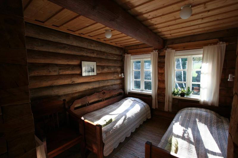 Small Twin Room image 1