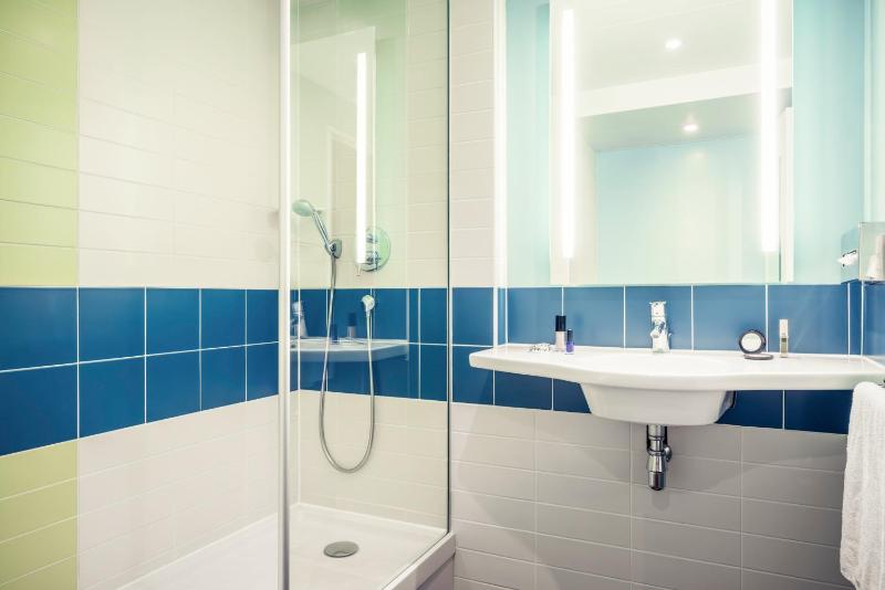 Classic Twin Room image 2