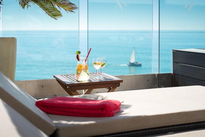 Twin Room with Balcony or Terrace and Sea View image 3