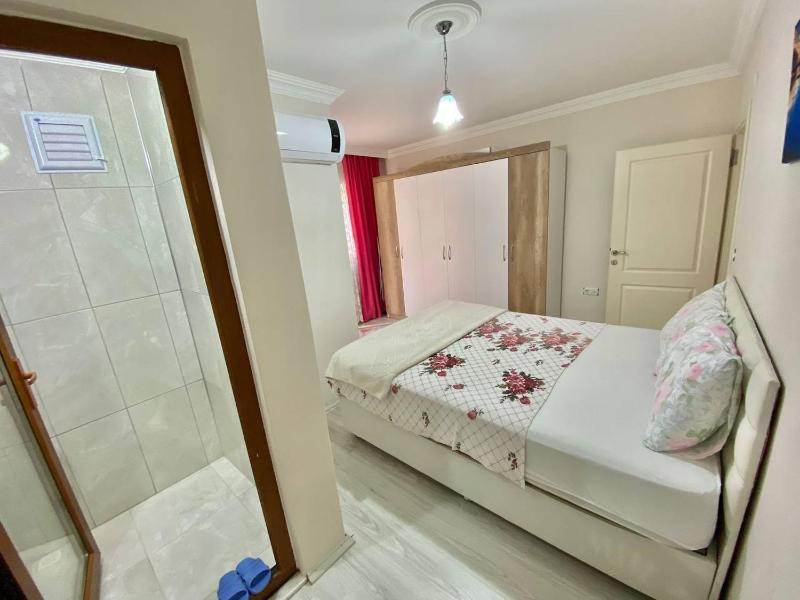 Three-Bedroom Apartment with Sea View and Balcony image 2