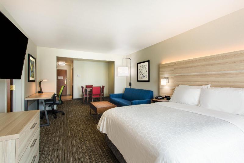 Two-Bedroom Suite image 4