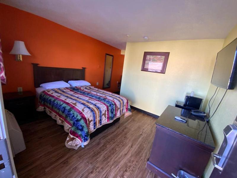 Queen Room image 3