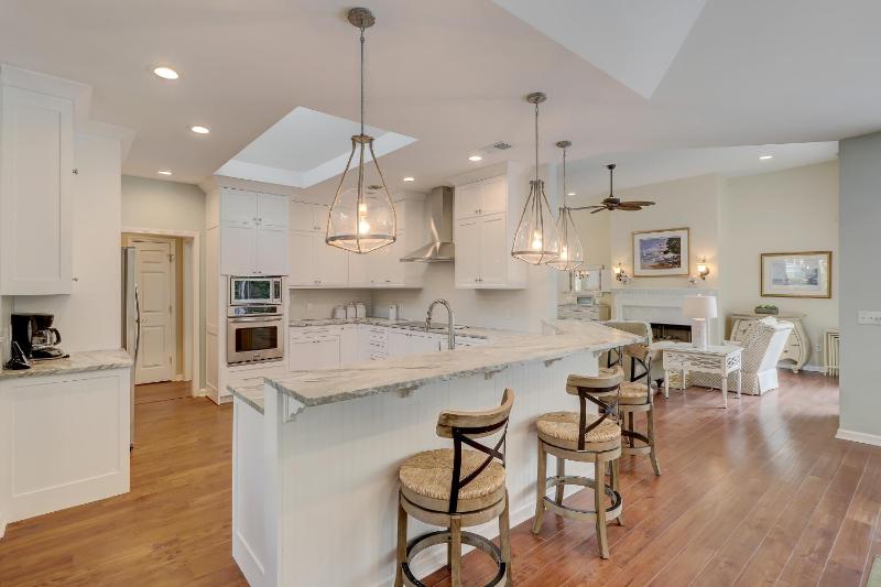 Updated beach home Private pool Sleeps 12 4 BR 4 BA Bikes & Beach Gear included - image 6