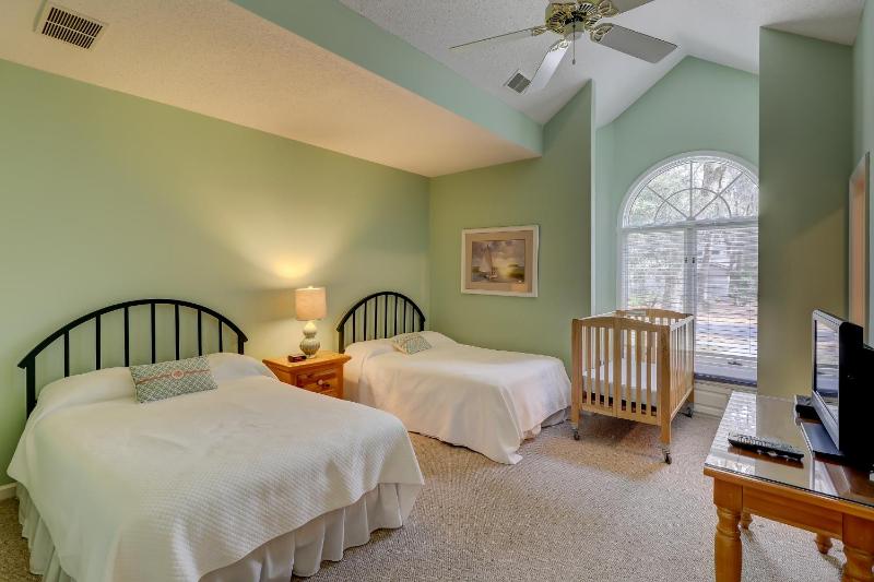 Updated beach home Private pool Sleeps 12 4 BR 4 BA Bikes & Beach Gear included - image 10
