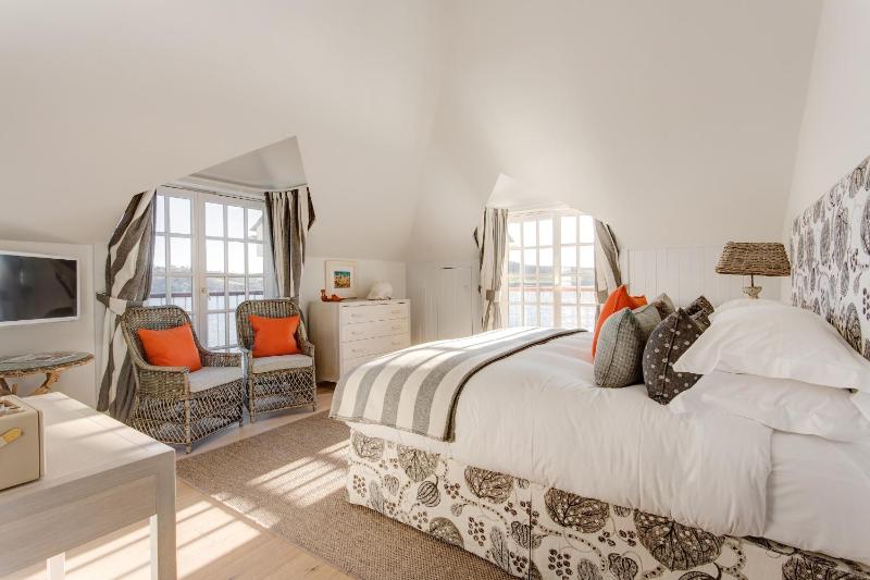 Deluxe Suite with Sea View image 4