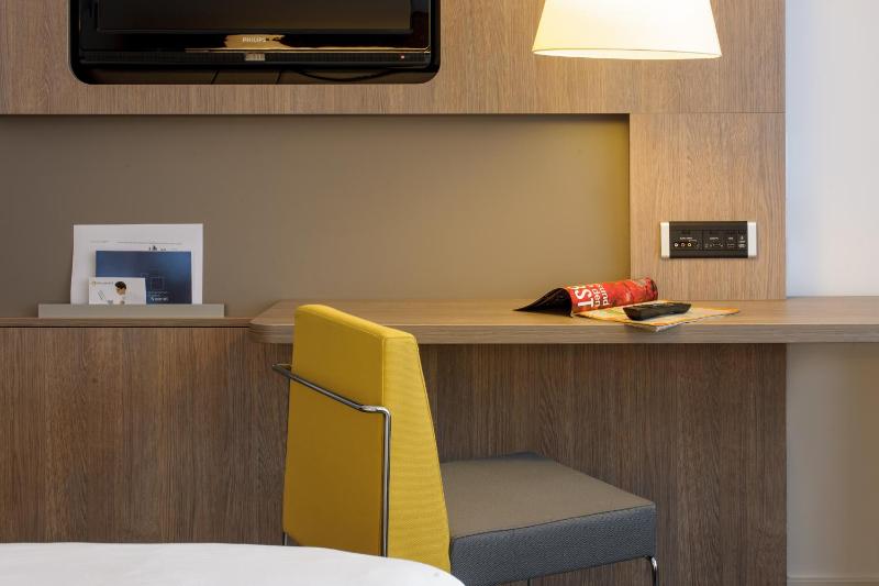 Standard Double Room image 3