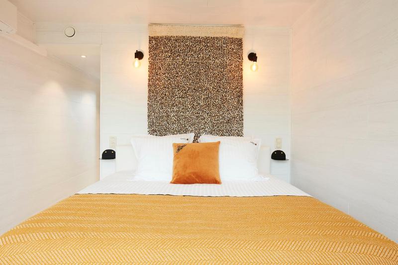 Deluxe Double Room image 2