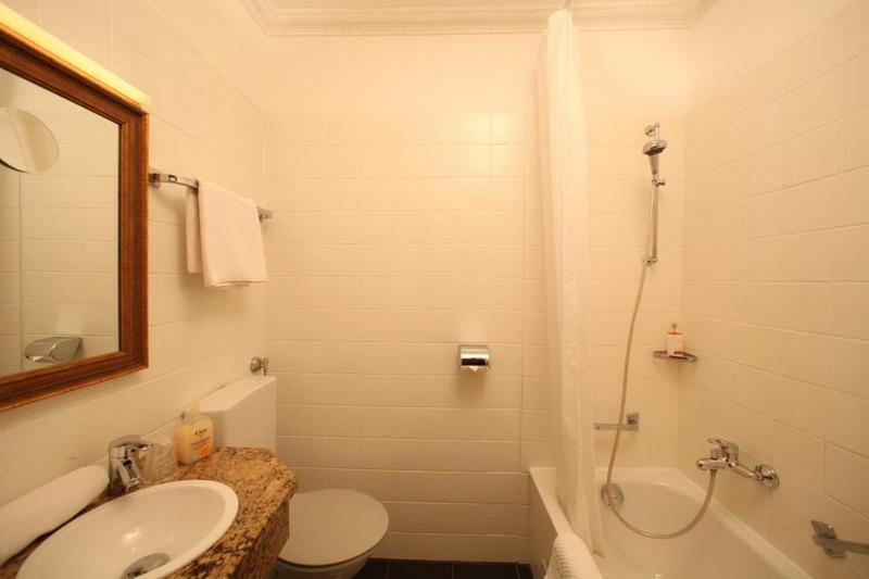 Family Room image 3