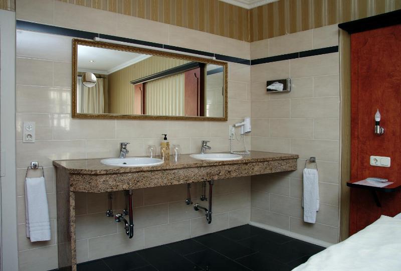 Double Room image 2
