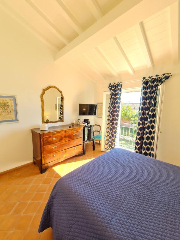 Deluxe King Room image 3