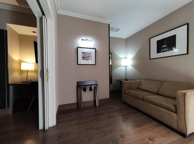 Family Room (2 Adults + 2 Children) image 3