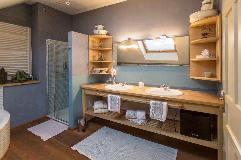 Deluxe Double Room image 2
