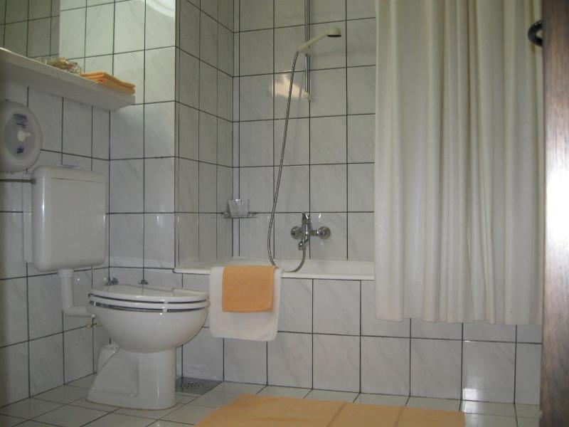 Family Room image 2