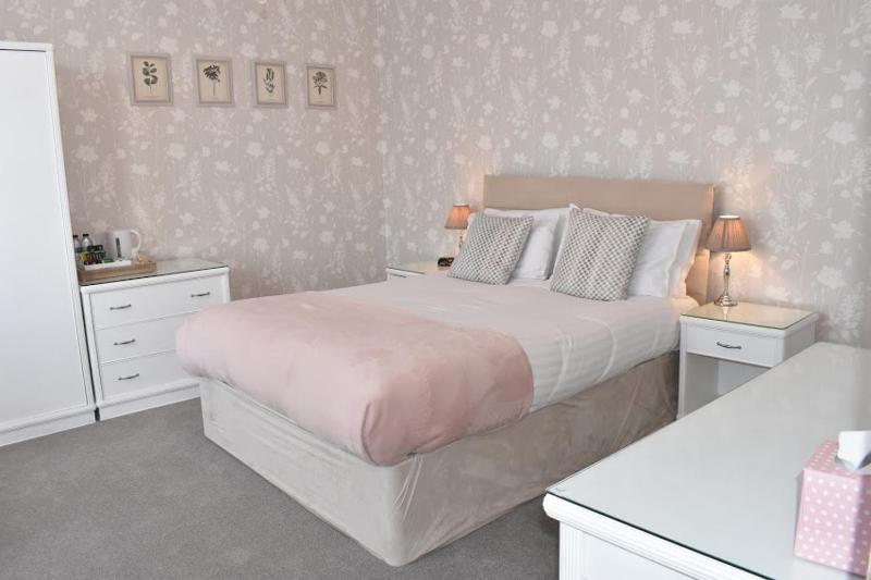 Superior King Room image 2