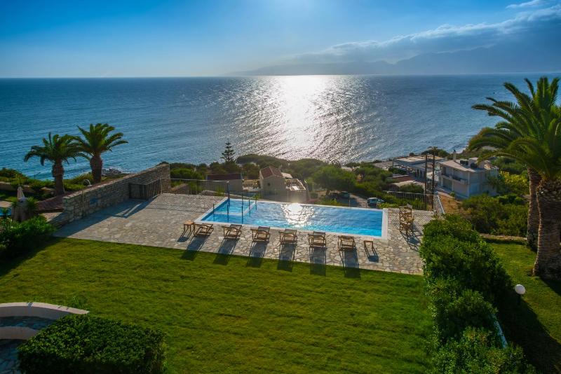 Almyra Seaside Villa with Private Pool - Sleeps 9 - image 19