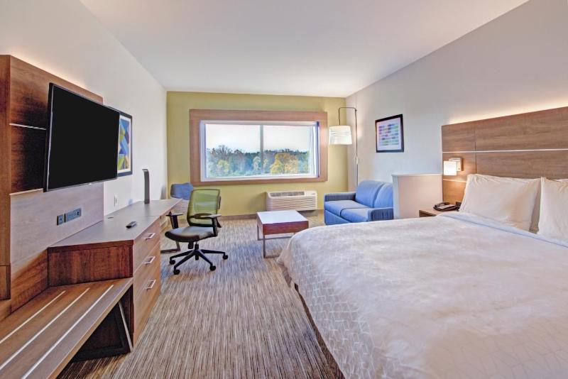 King Suite with Lake View image 1