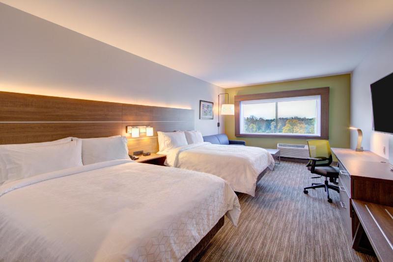 Queen Suite with Two Queen Beds image 1