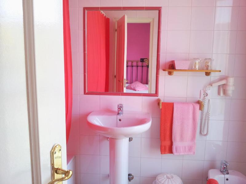 Double Room with Private Bathroom image 4