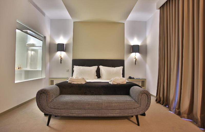 Suite (2 Adults + 2 Children) image 1