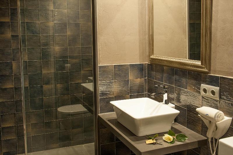 Double Room with Terrace image 3