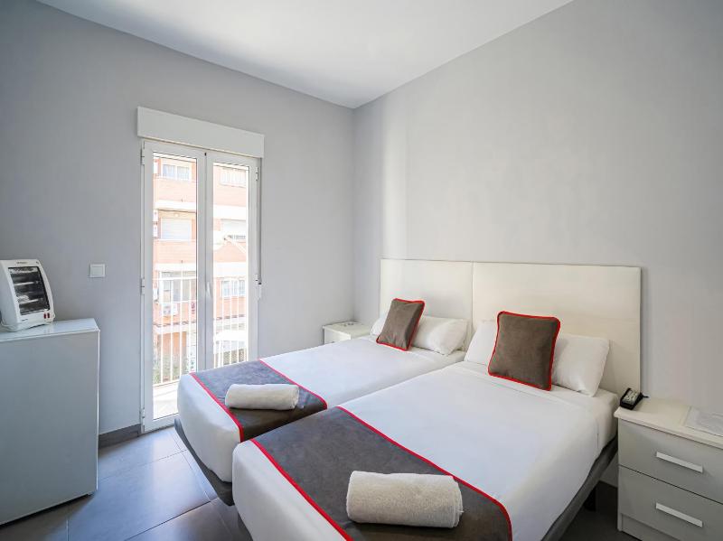 Twin Room image 1