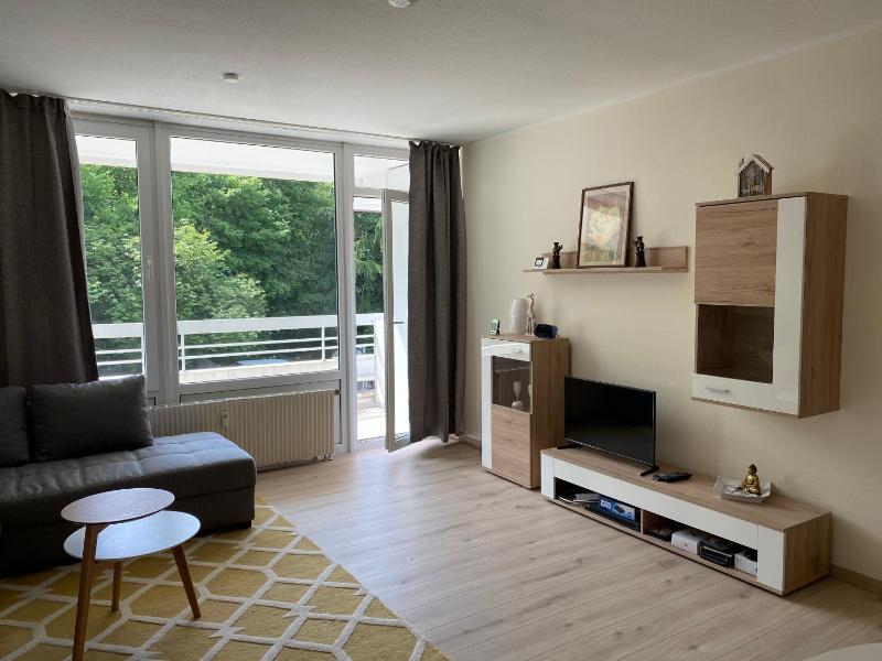 Lichtdurchflutetes Apartment mit Blick ins Grüne Images