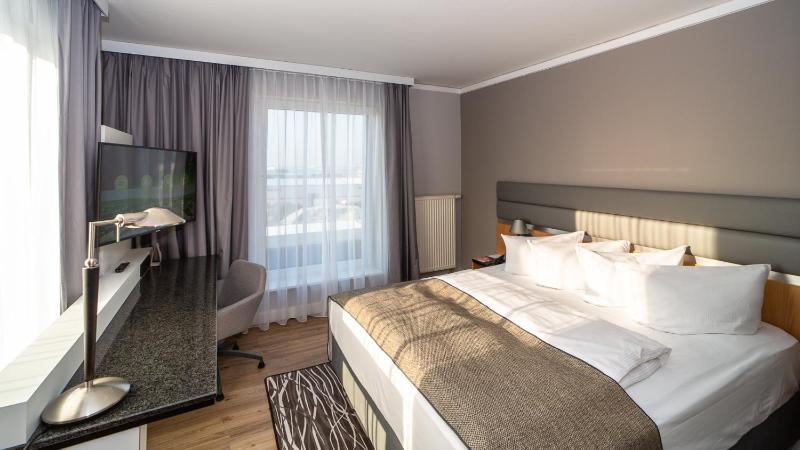 Standard Double Room image 3