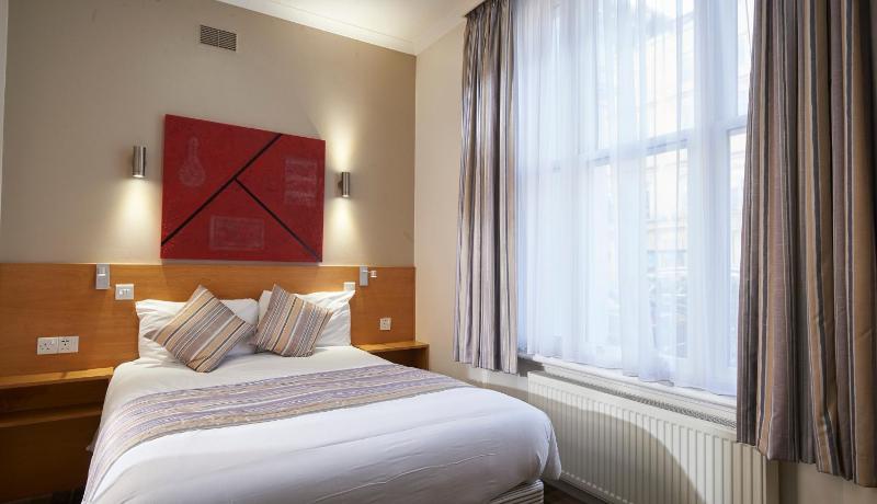 Double Room image 3