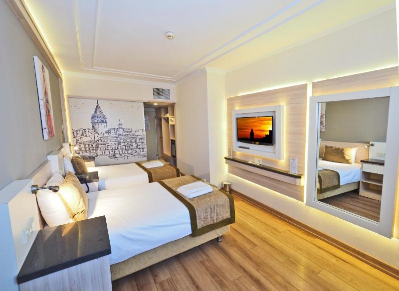 Double or Twin Room image 4