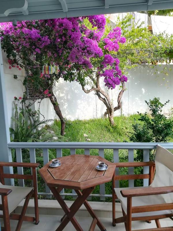 Double Room with Balcony image 2