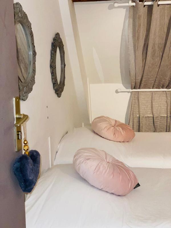 Twin Room image 1