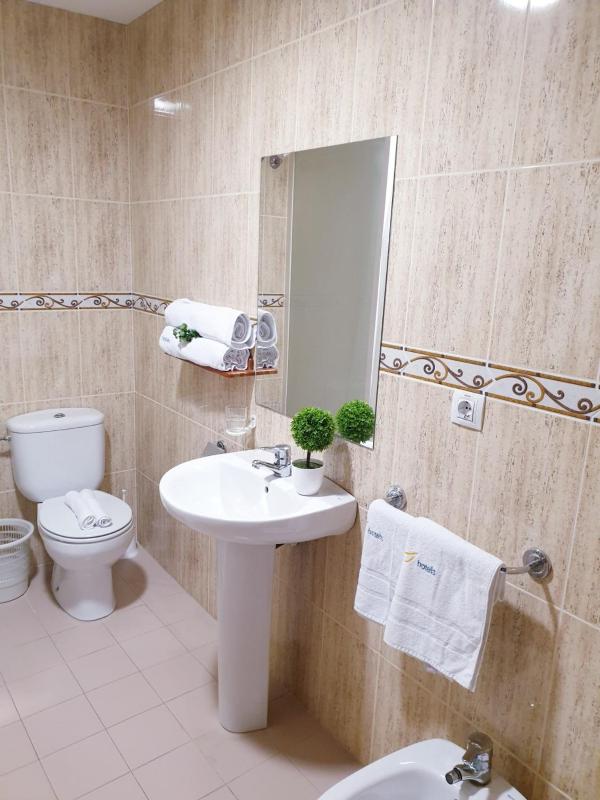 Single Room with Private Bathroom image 2