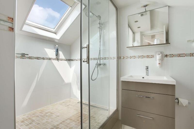 Junior Queen Suite image 1