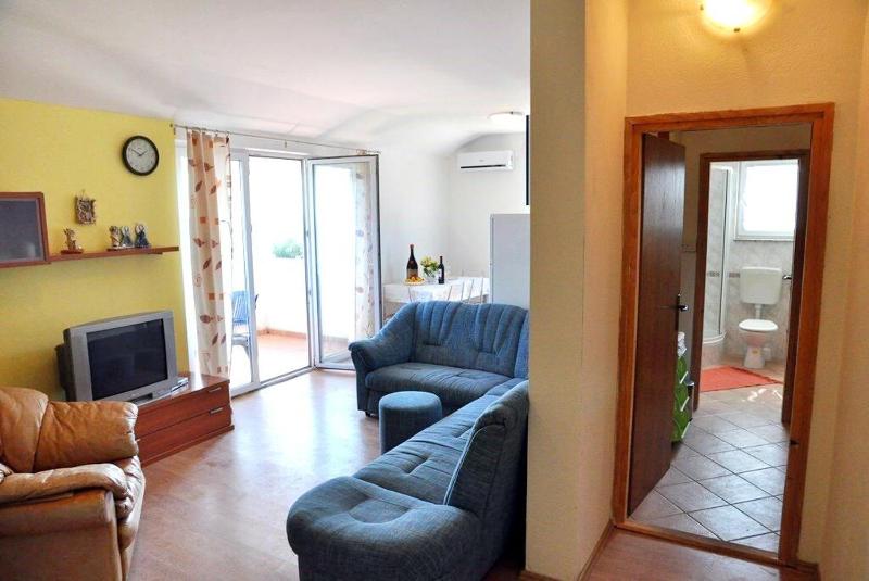 Two-Bedroom Apartment with Terrace and Sea View image 3