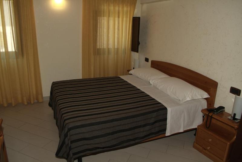 Double or Twin Room image 2