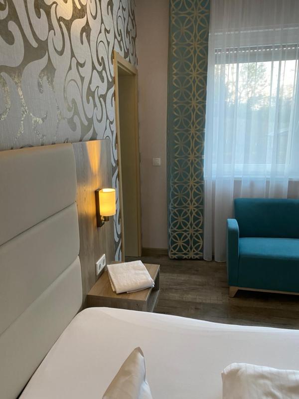 Two-Room Triple Room image 1