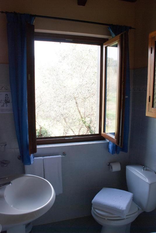 One-Bedroom Apartment with Sea View image 3