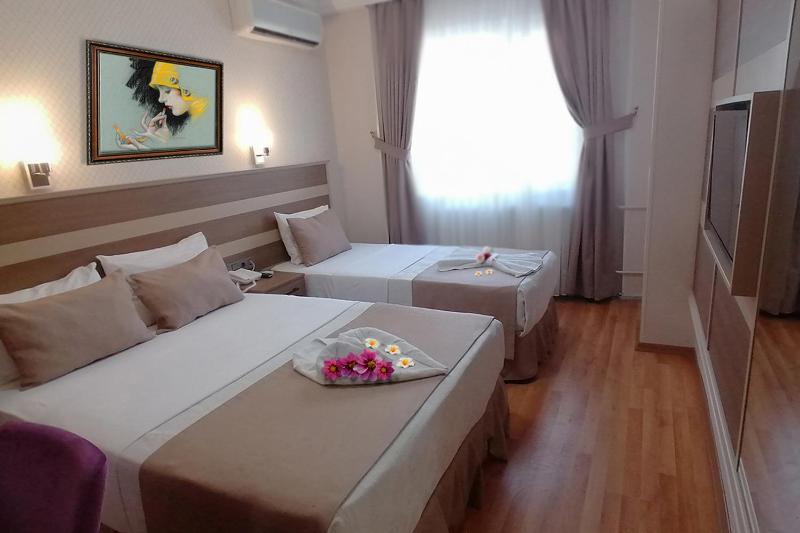 Double Room image 3