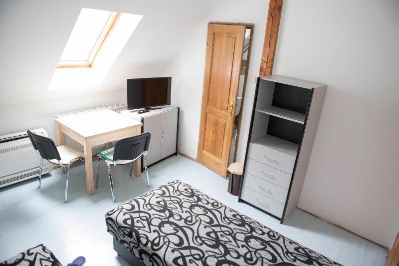 Twin Room image 4