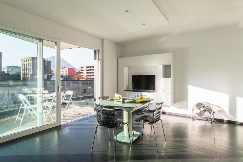 Apartment with Mountain View image 1