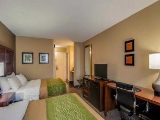 Queen Room with Two Queen Beds - Non-Smoking image 3