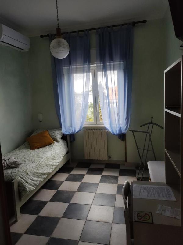 Single Room image 2