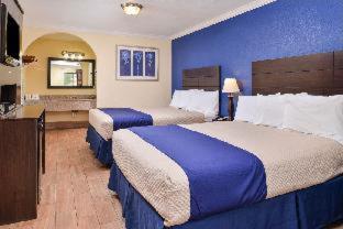 Queen Beds Smoking image 2