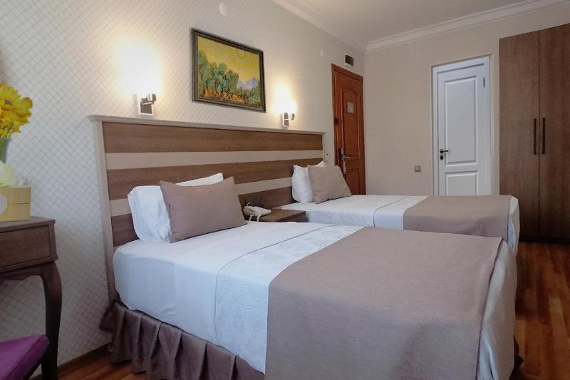 Double Room image 4