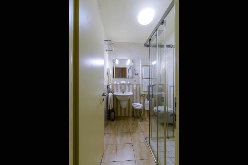 Double or Twin Room image 2