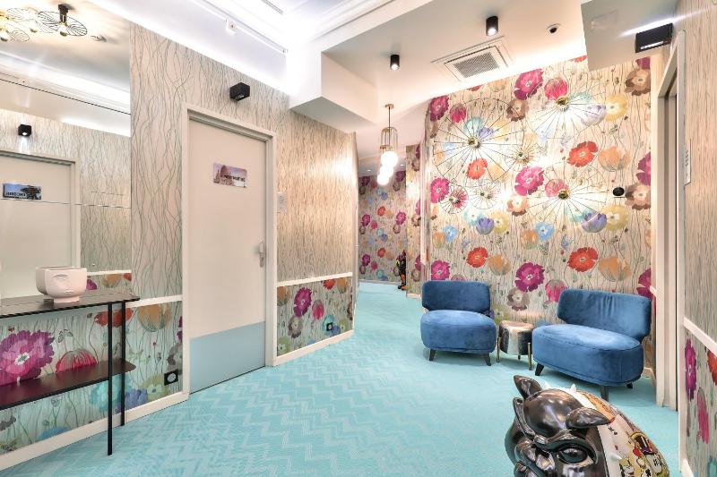 Opera Family Room image 1
