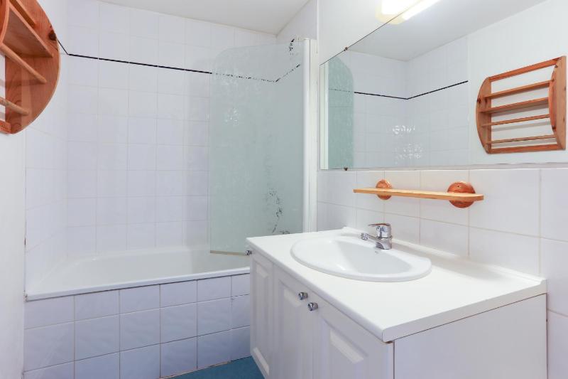 One-Bedroom Apartment image 3