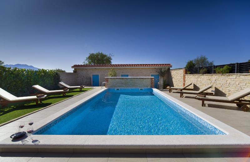 Five Bedroom Villa image 2