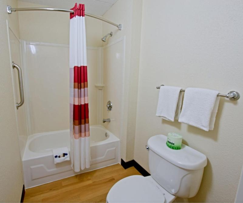 Standard Room with Two Double Beds Smoke Free image 3