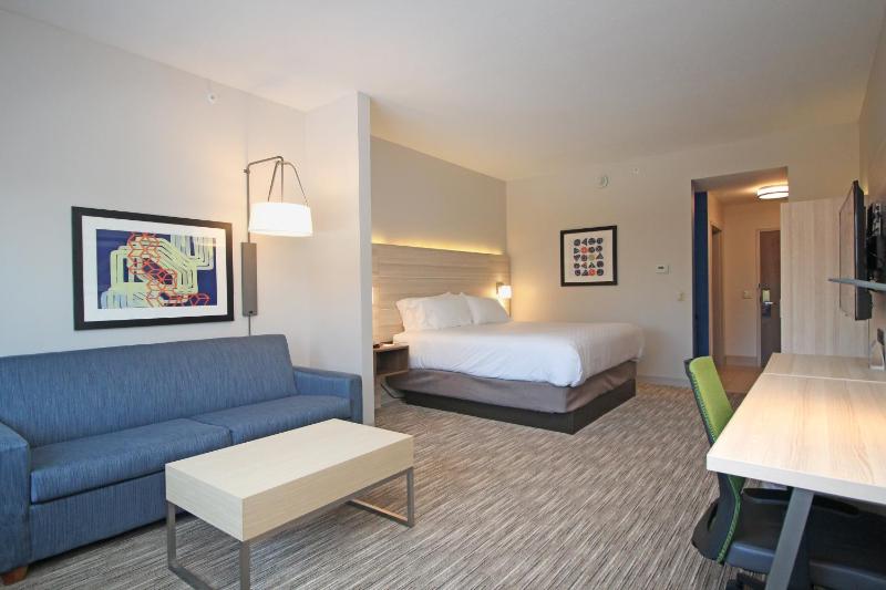 King Suite - Non-Smoking image 2